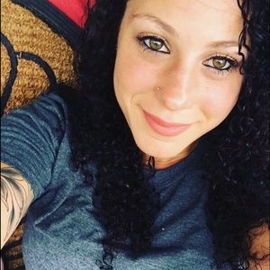 Meet your Posher, Allyssa